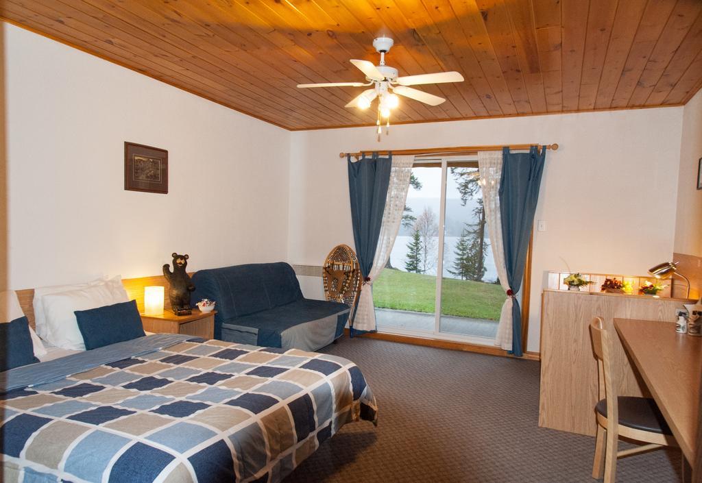 Motel Ours Bleu Lac-Saguay Стая снимка