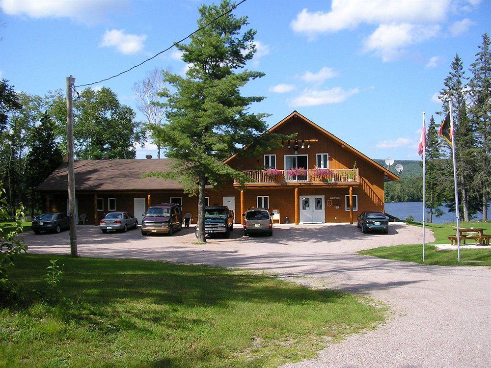 Motel Ours Bleu Lac-Saguay Екстериор снимка