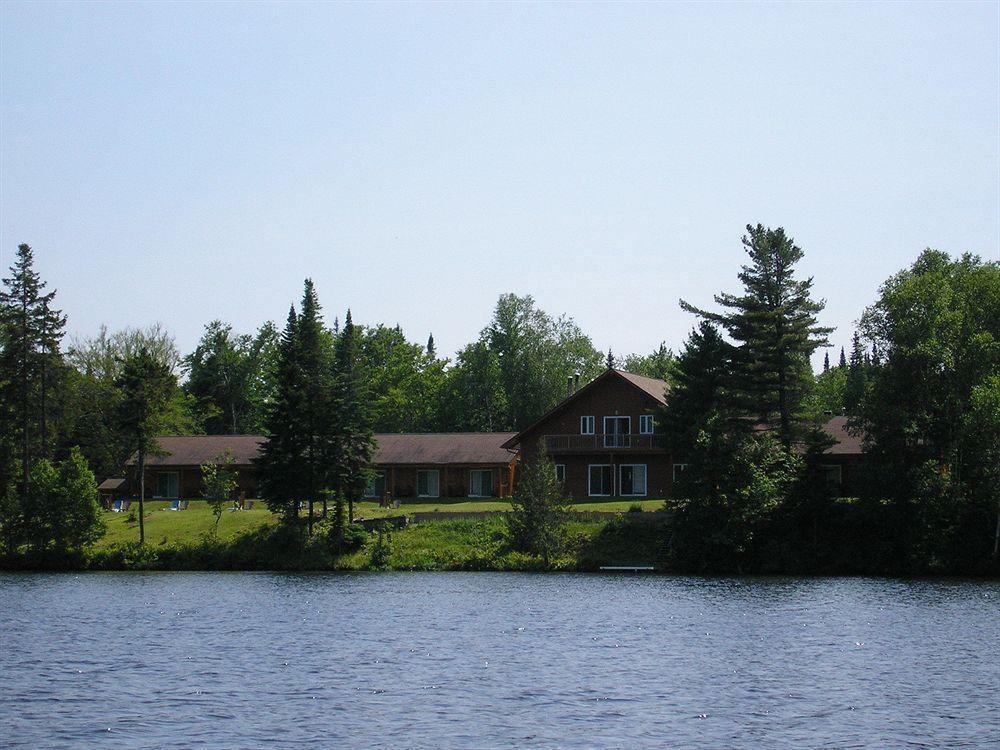 Motel Ours Bleu Lac-Saguay Екстериор снимка