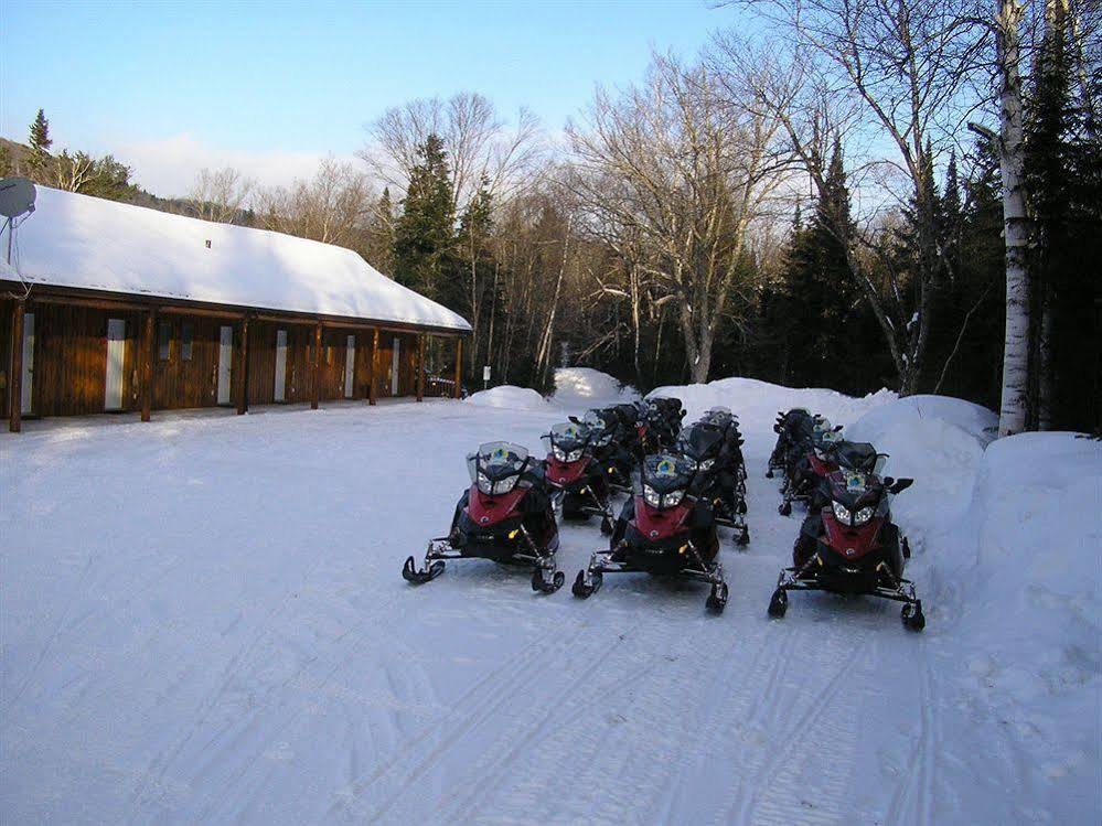 Motel Ours Bleu Lac-Saguay Екстериор снимка