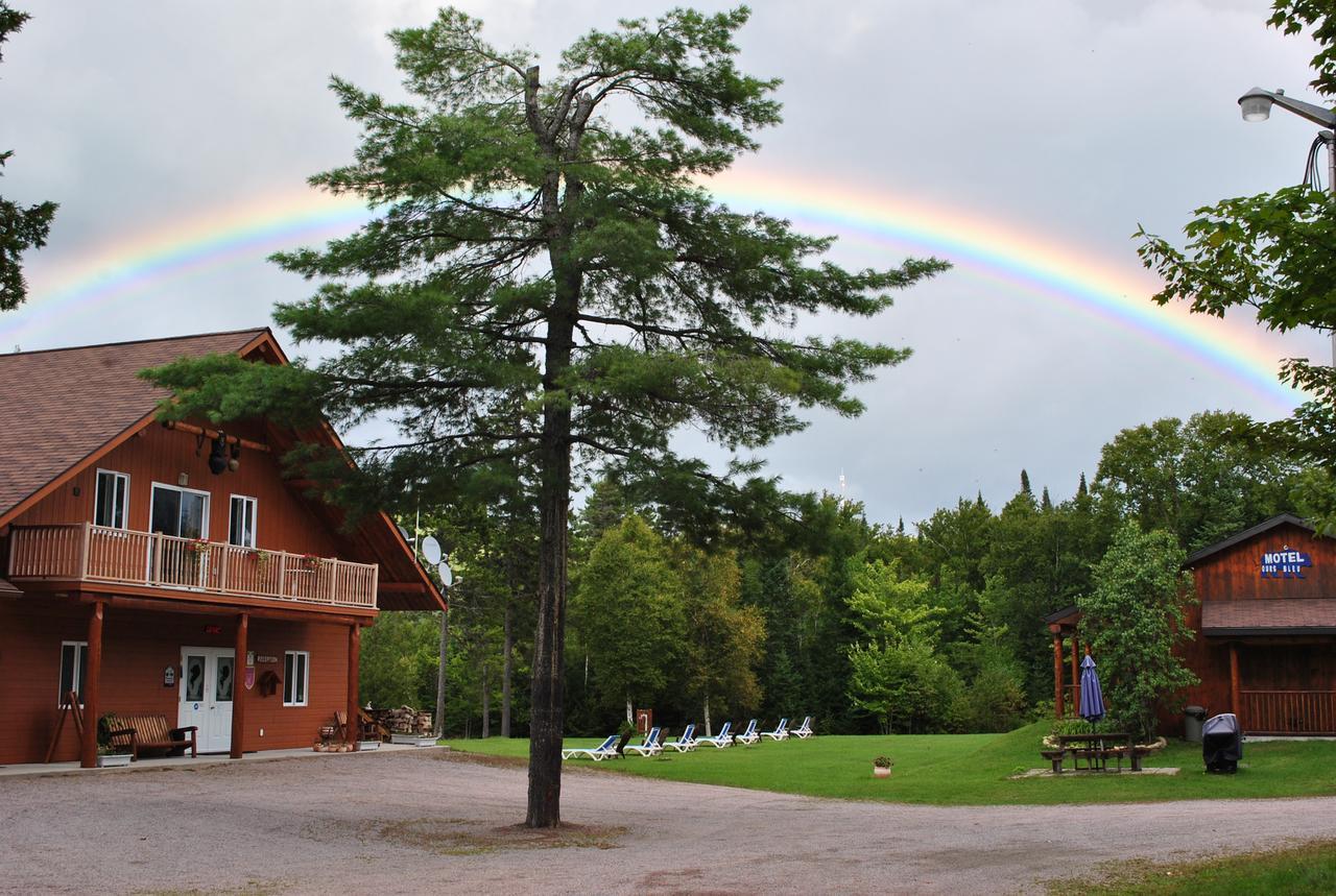 Motel Ours Bleu Lac-Saguay Екстериор снимка