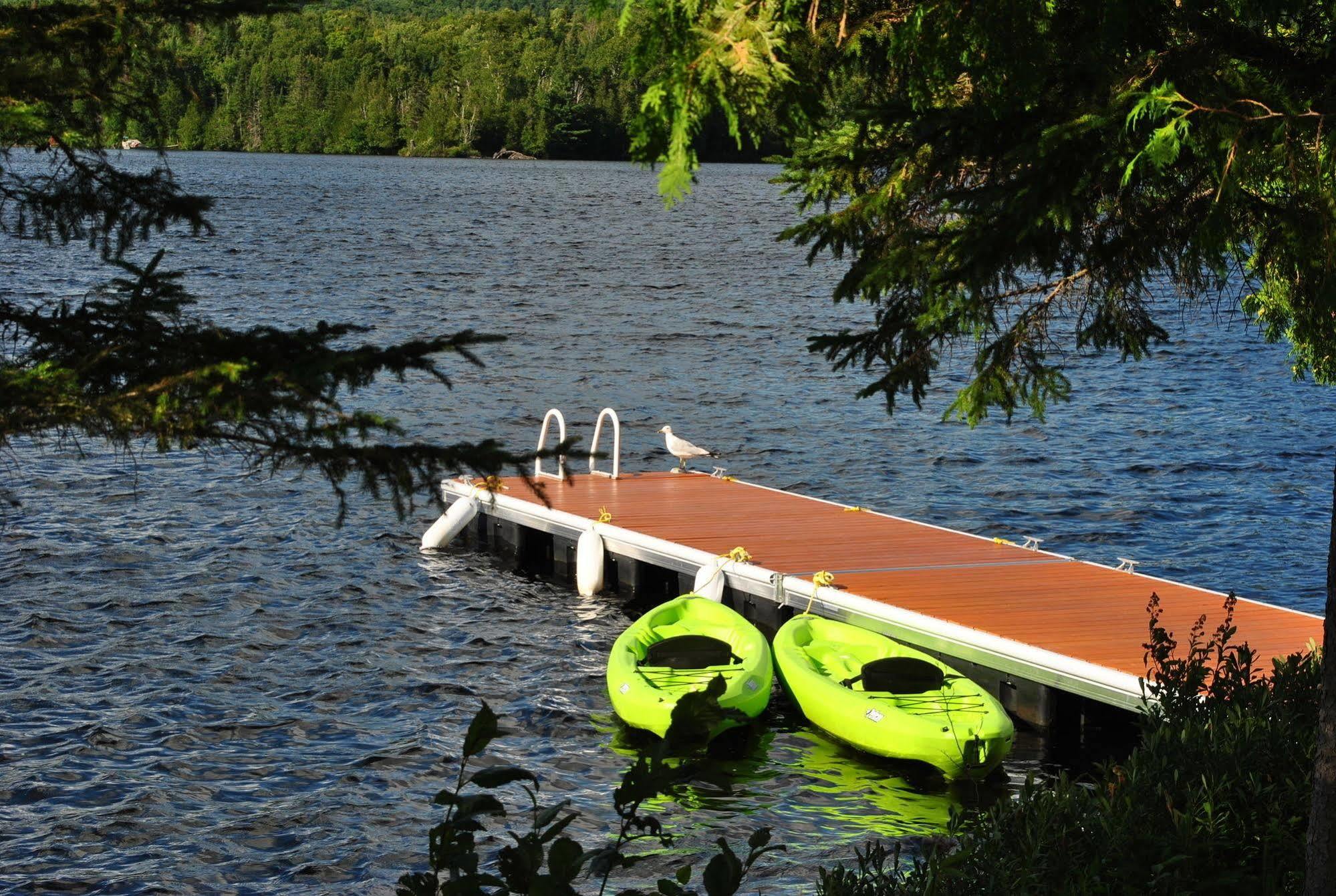 Motel Ours Bleu Lac-Saguay Екстериор снимка