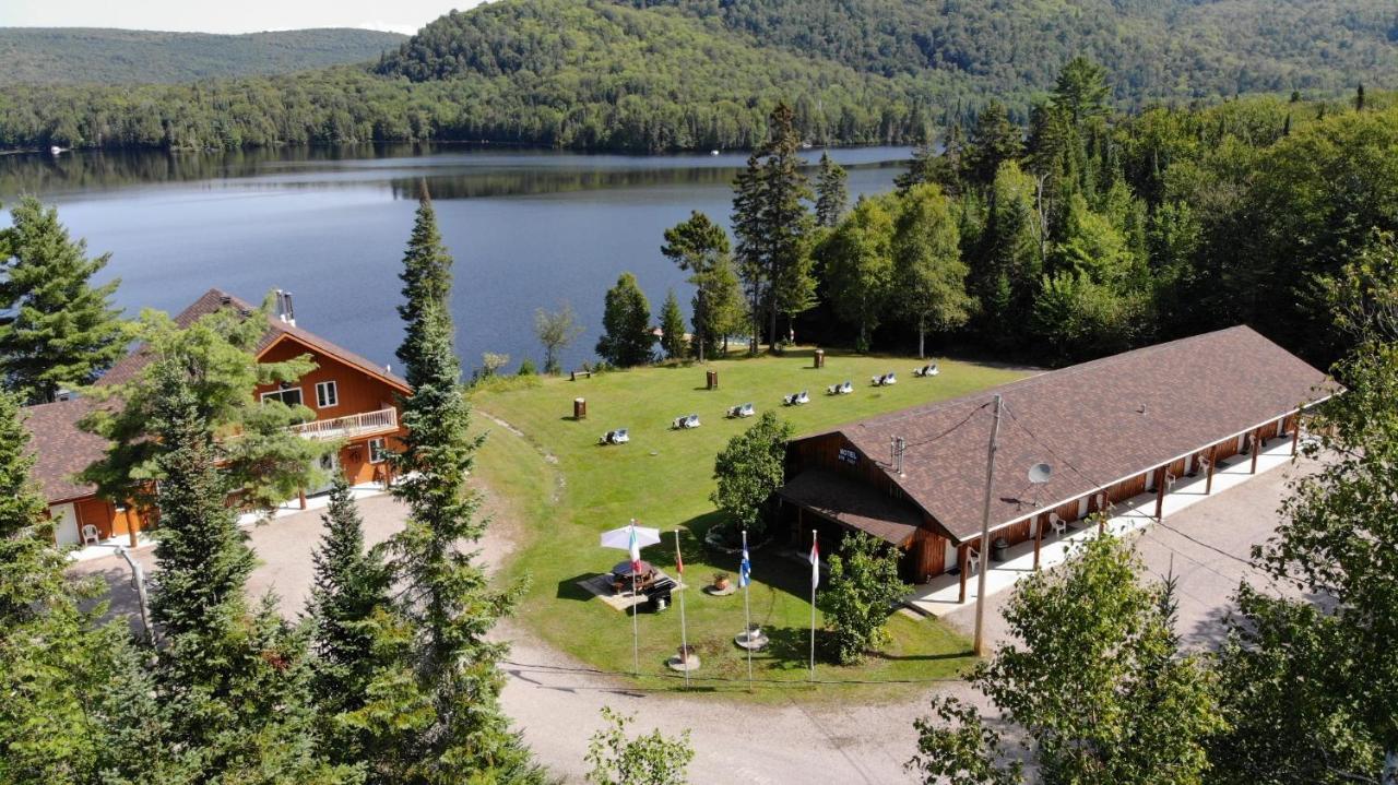 Motel Ours Bleu Lac-Saguay Екстериор снимка