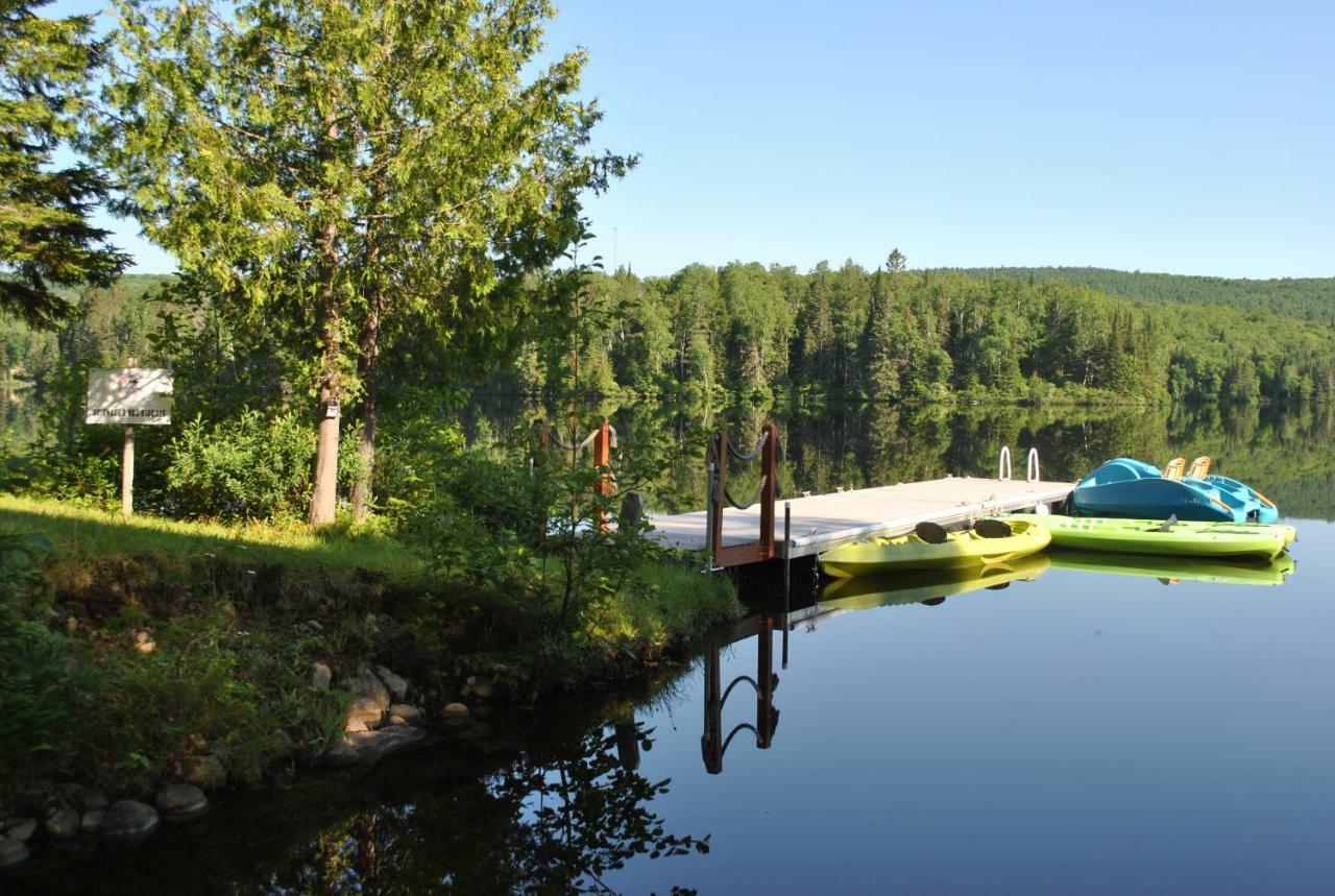 Motel Ours Bleu Lac-Saguay Екстериор снимка