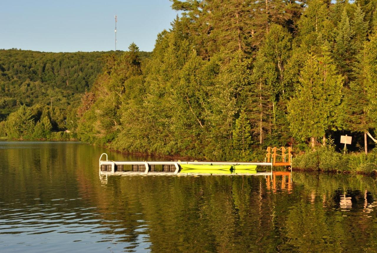 Motel Ours Bleu Lac-Saguay Екстериор снимка