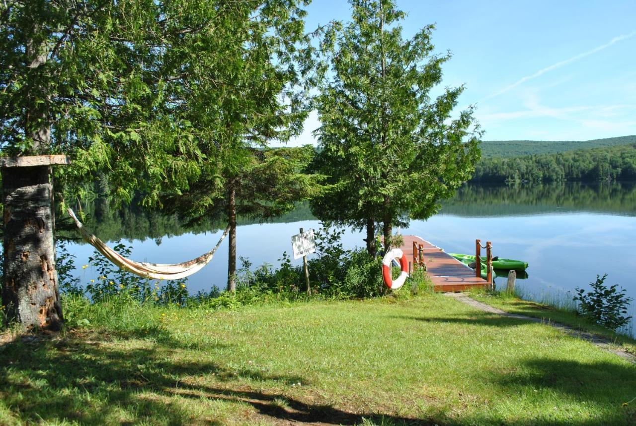 Motel Ours Bleu Lac-Saguay Екстериор снимка